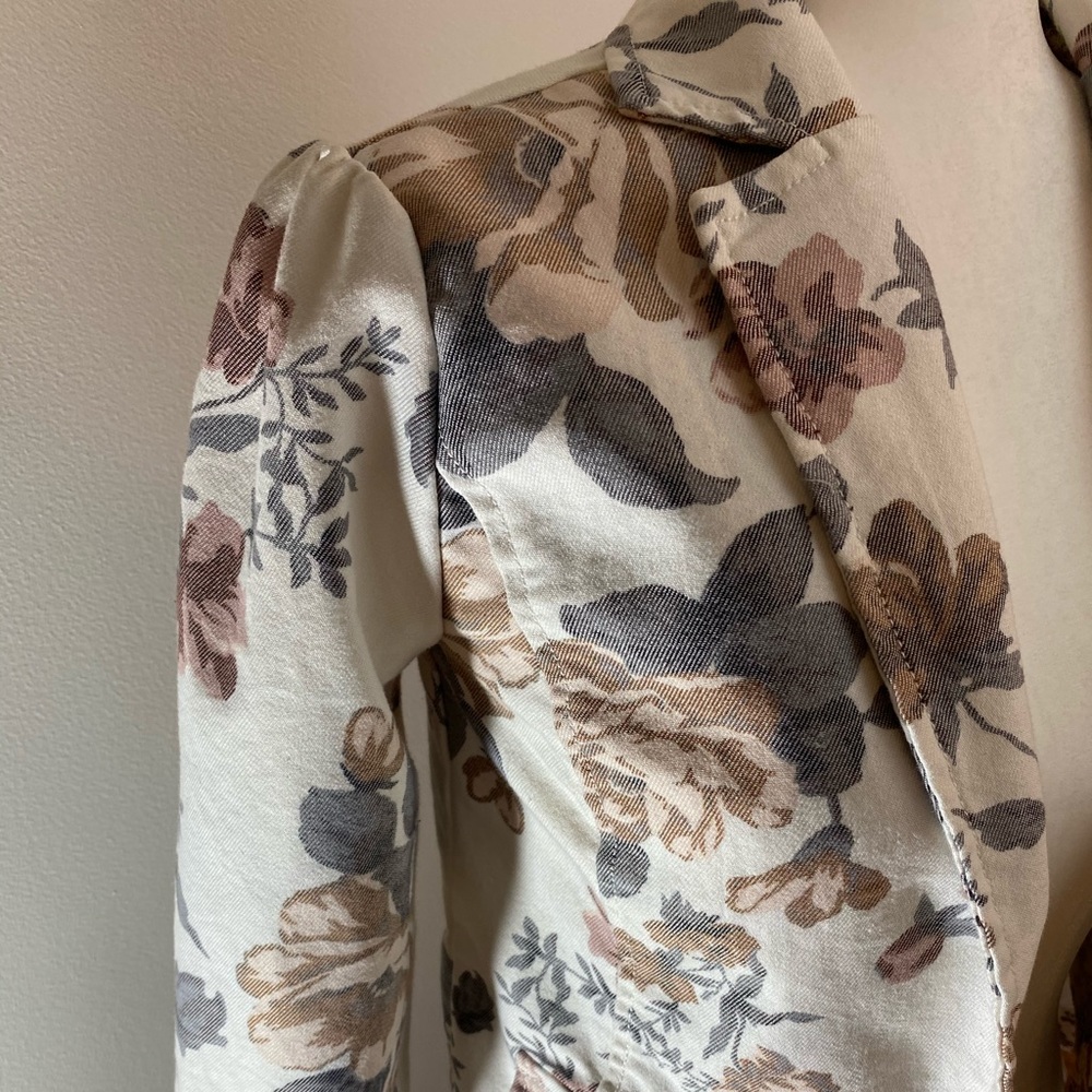 Floral Xhilaration Blazer - Picture 2 of 6